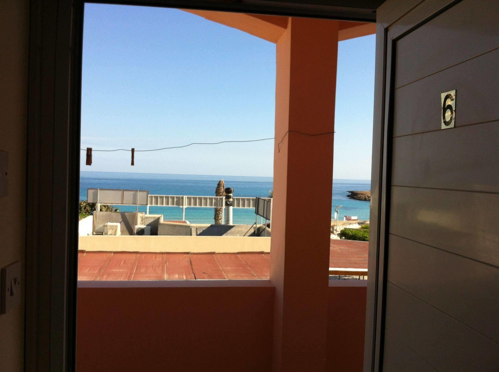 Blue Peter Apartments Protaras Bagian luar foto