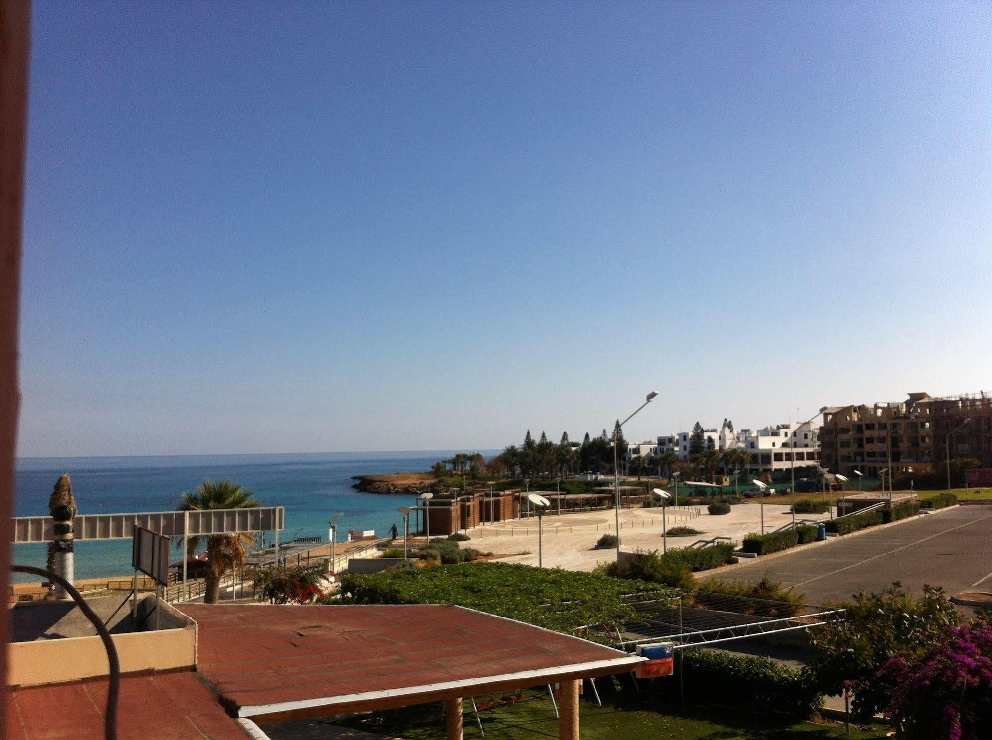 Blue Peter Apartments Protaras Bagian luar foto